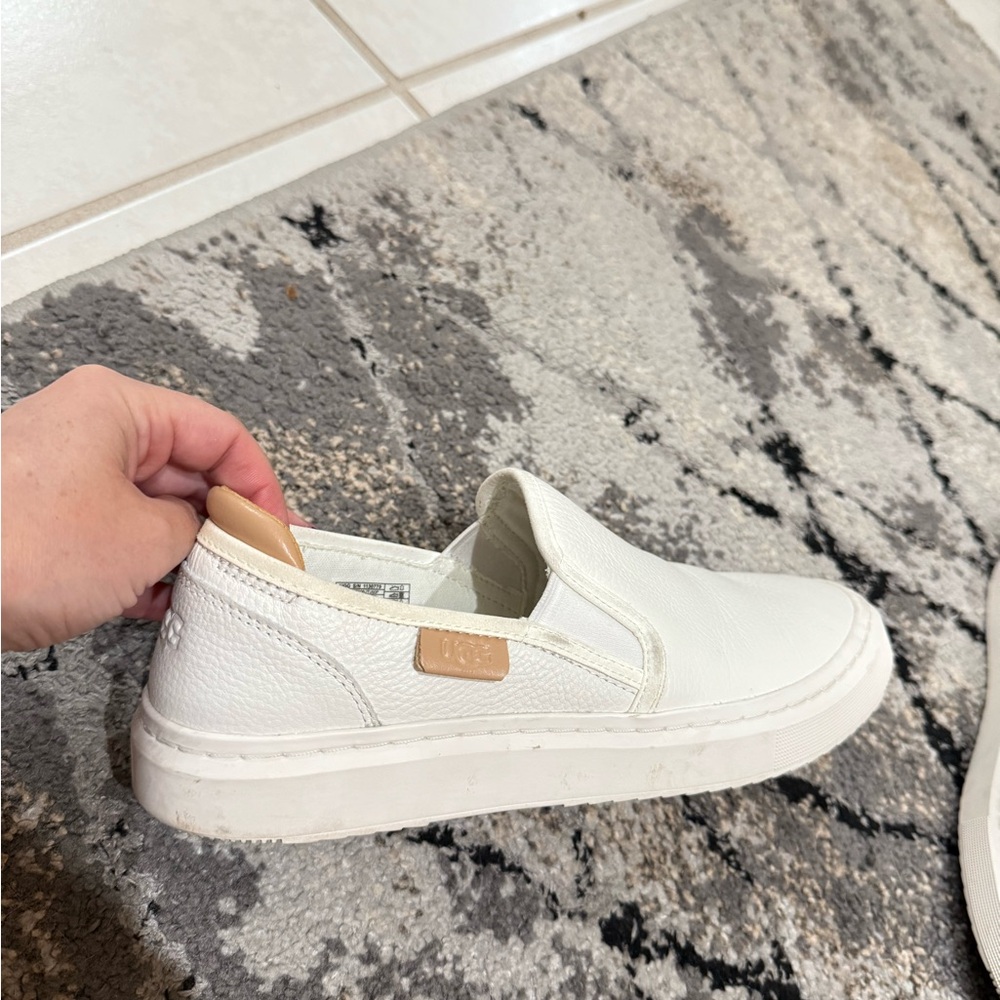 UGG Alameda Slip-On Sneakers White Women’s 9 | Comfy Travel & Everyday Classic